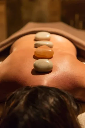 sueco Relajante sueco (piedras volcánicas, masaje exfoliante)